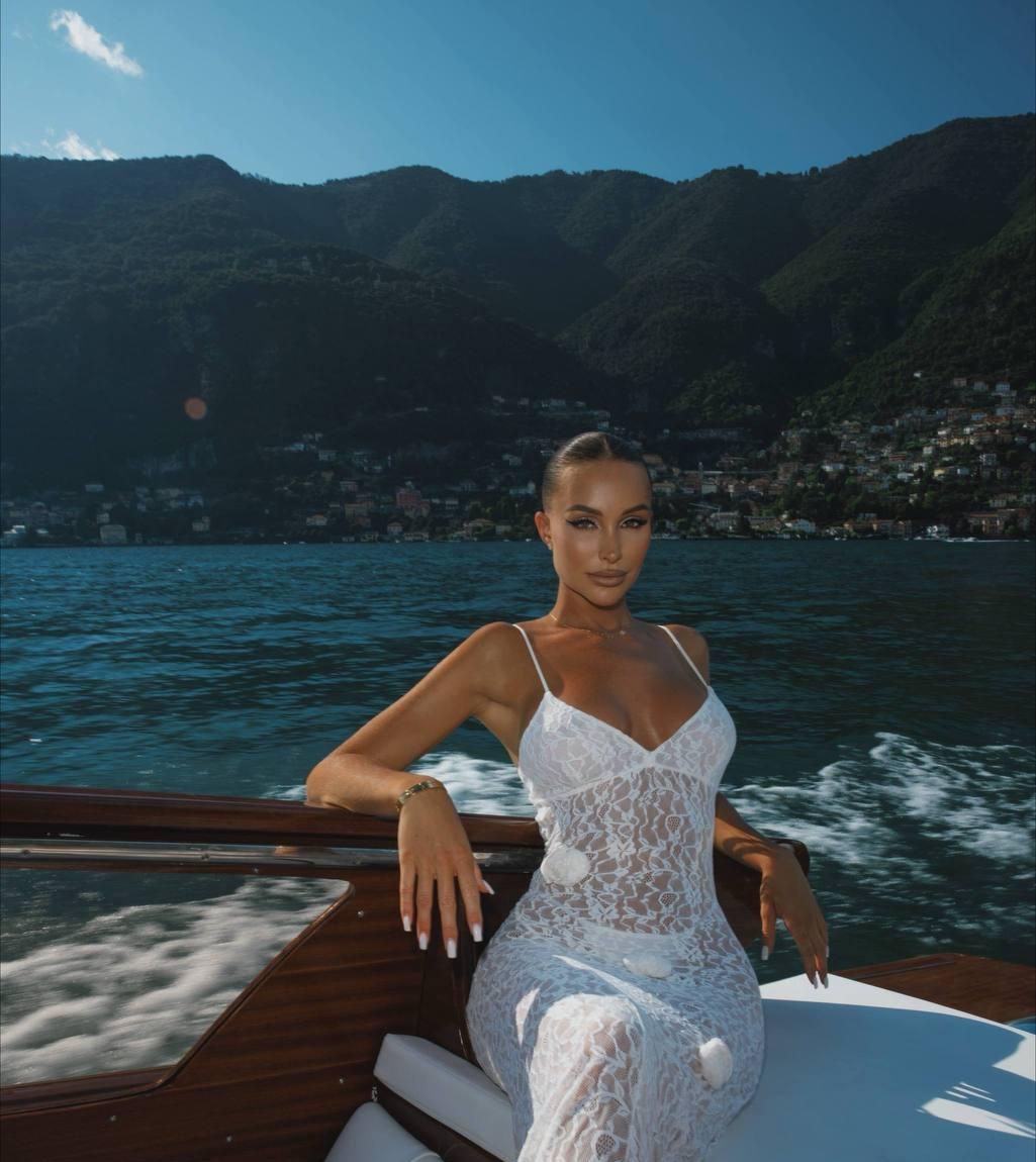 Амелия привлекальеная девушка из Бунге цена от 11000 руб