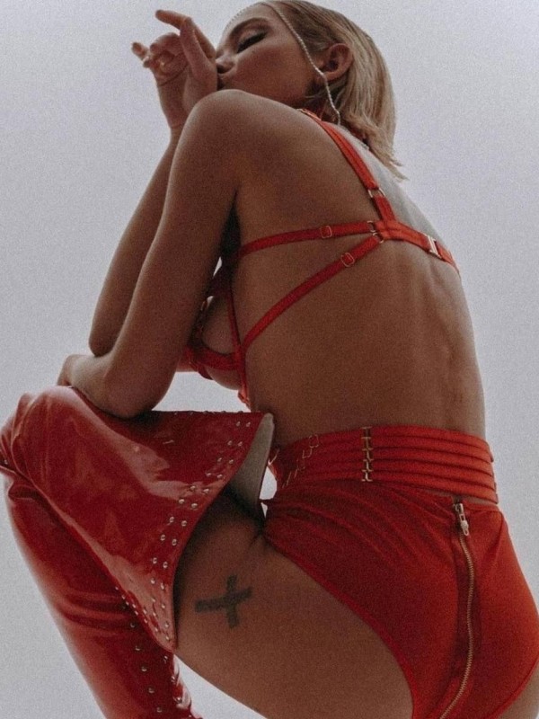 Луиза привлекательная девушка из Бунге цена от 4500 руб